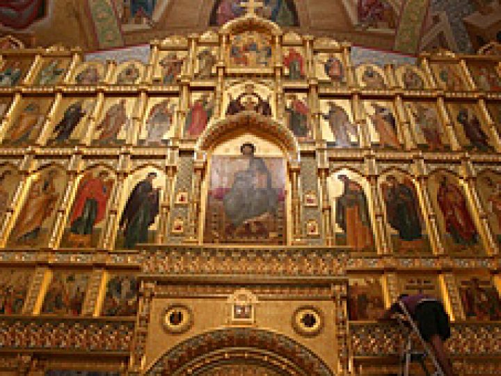 В Соборе Рождества Христова Новокузнецка установлен самый большой в области иконостас
