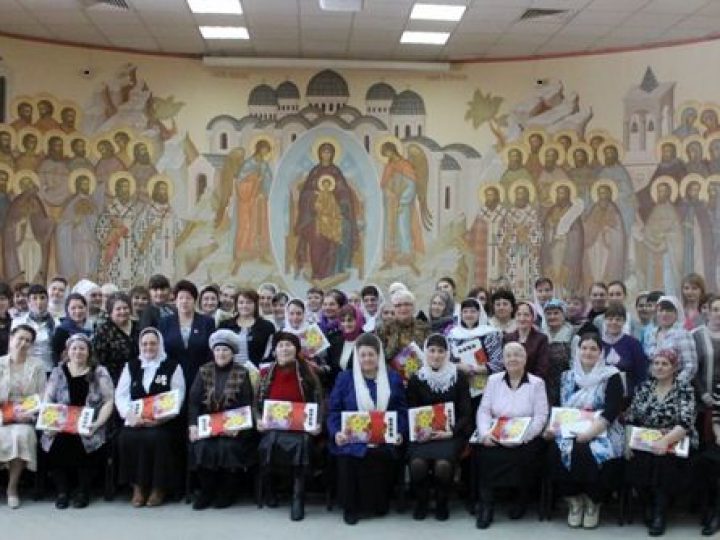 В преддверии Международного женского дня губернатор оказал материальную помощь православным труженицам Кузбасса
