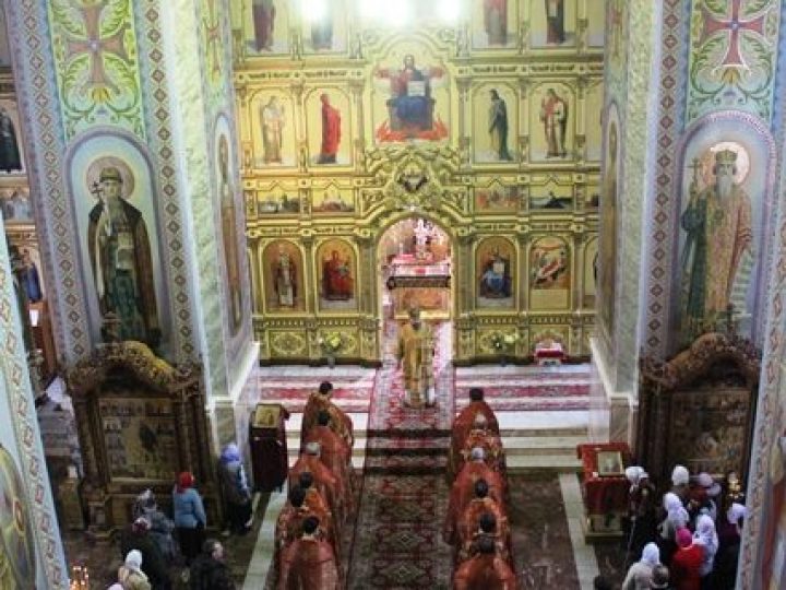 В среду Светлой седмицы глава Кузбасской митрополии совершил богослужения в храмах Прокопьевска и Киселевска