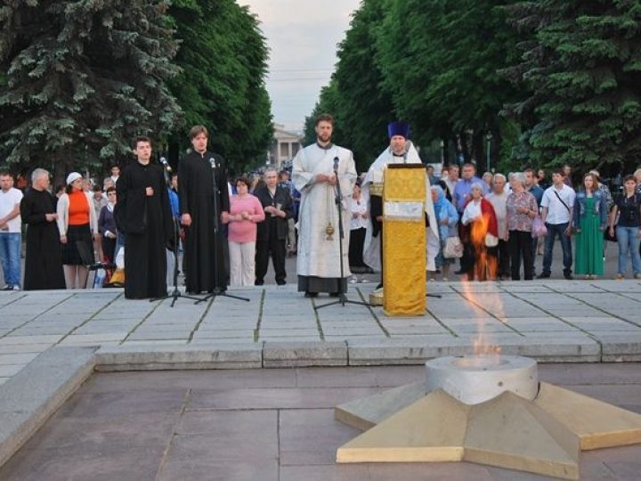 В Кемерове прошла ежегодная мемориальная акция «Свеча памяти»