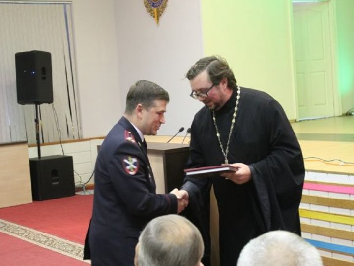 Кемеровская епархия поздравила сотрудников Информационного центра кузбасской полиции с 95-летием