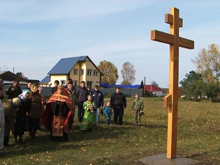 В деревне Смолино установлен поклонный крест в память о разрушенном храме