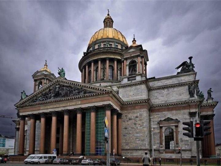 На девятый день после авиакатастрофы в Египте в Исаакиевском соборе Санкт-Петербурга состоялось заупокойное богослужение