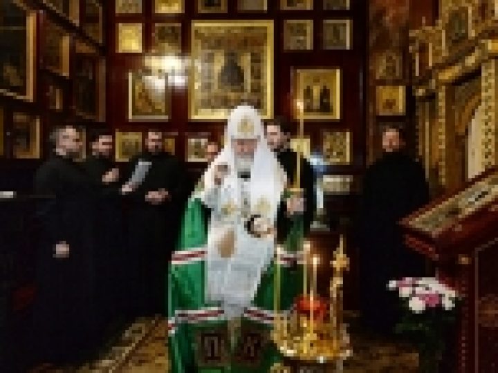 На 40-й день после крушения самолета на Синае Святейший Патриарх Кирилл совершил заупокойное богослужение по жертвам авиакатастрофы