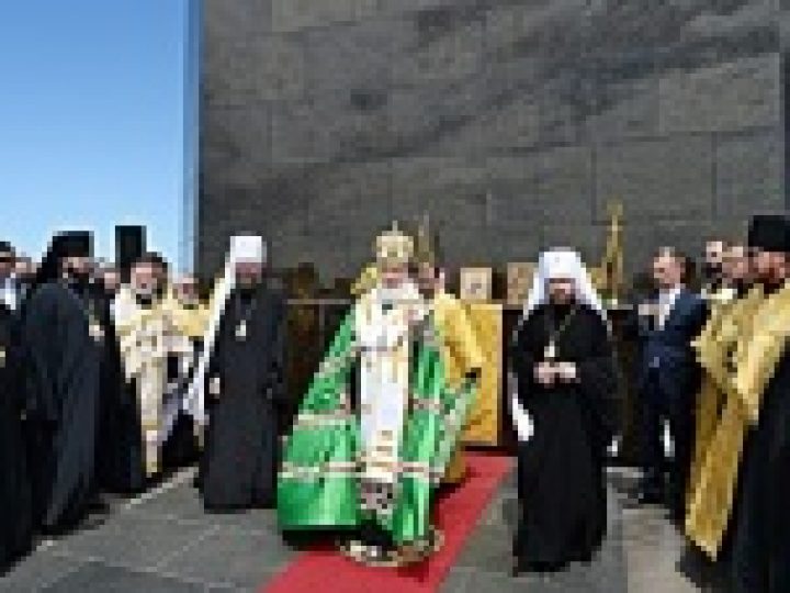 Святейший Патриарх Кирилл совершил молебен о гонимых христианах у статуи Христа-Искупителя на горе Корковаду и посетил храм мученицы Зинаиды в Рио-де-Жанейро