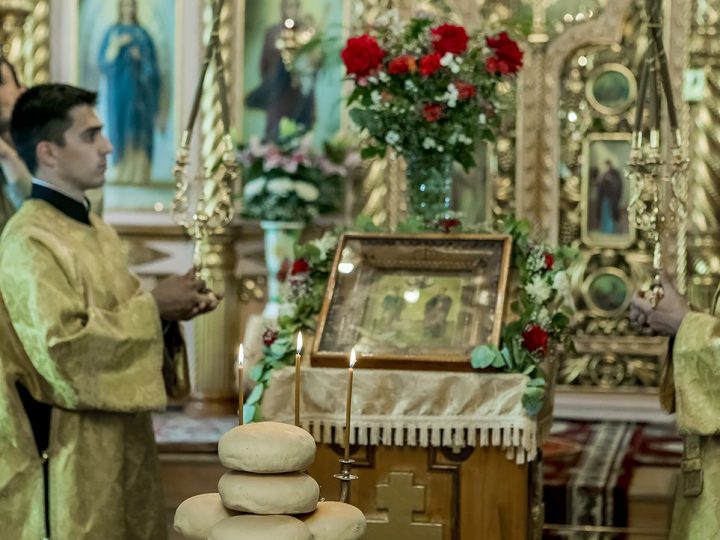 11 июля 2017 г. — митрополит Аристарх совершил Всенощное бдение в Петропавловском храме Киселевска