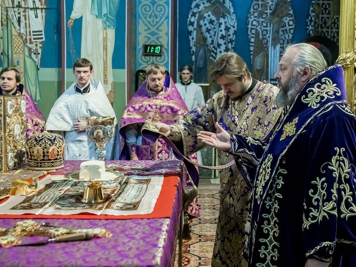 27 сентября 2017 г. Божественная Литургия в праздник Воздвижения в Знаменском соборе