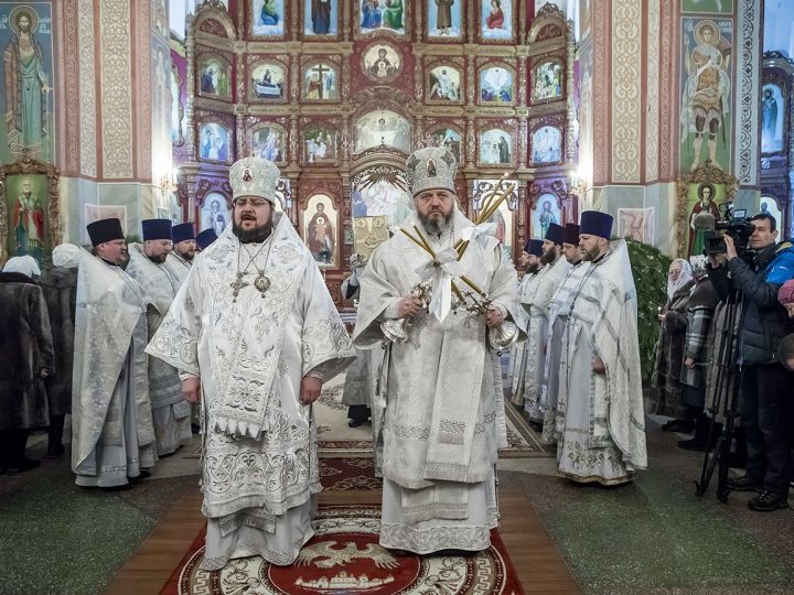 13 января 2018 г. Божественная Литургия в кафедральном соборе Рождества Иоанна Предтечи г. Юрга