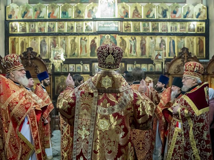 4 февраля 2018 г. Божественная Литургия в престольный день храма Новомучеников и Исповедников Церкви Русской в Ленинске-Кузнецком