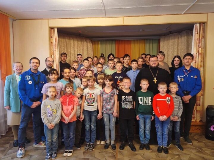 «Готовлюсь Родину защищать»: священник встретился с воспитанниками детского дома