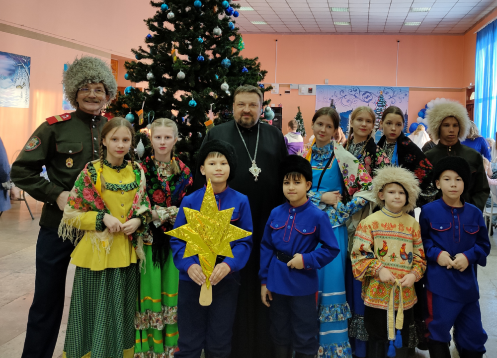 «В гостях у Рождественской ели»: в Анжеро-Судженске состоялся фестиваль православной культуры
