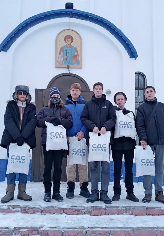 Кемеровские волонтёры доставили помощь нуждающимся к Рождеству Христову