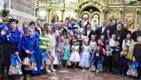 В Прокопьевске депутаты поздравили детей воскресной школы с Рождеством Христовым