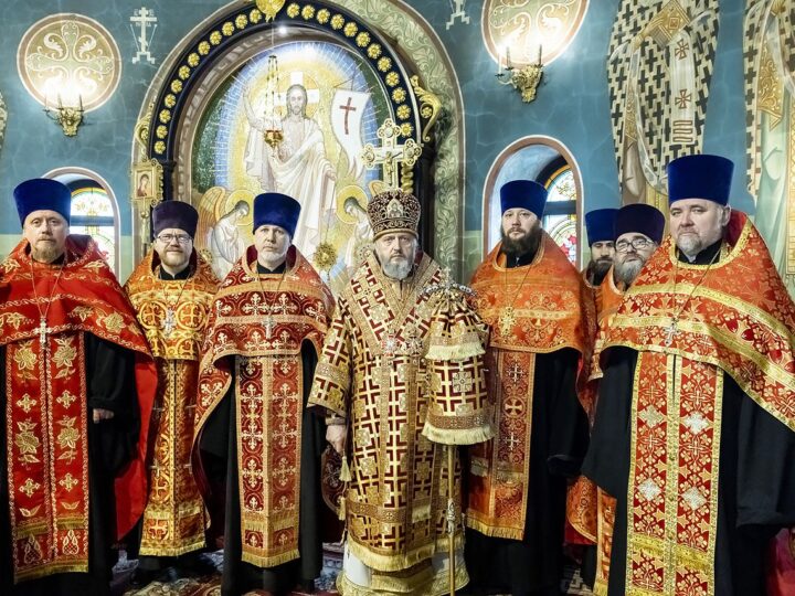 Кемеровские архиереи возглавили Великую вечерню в Знаменском соборе