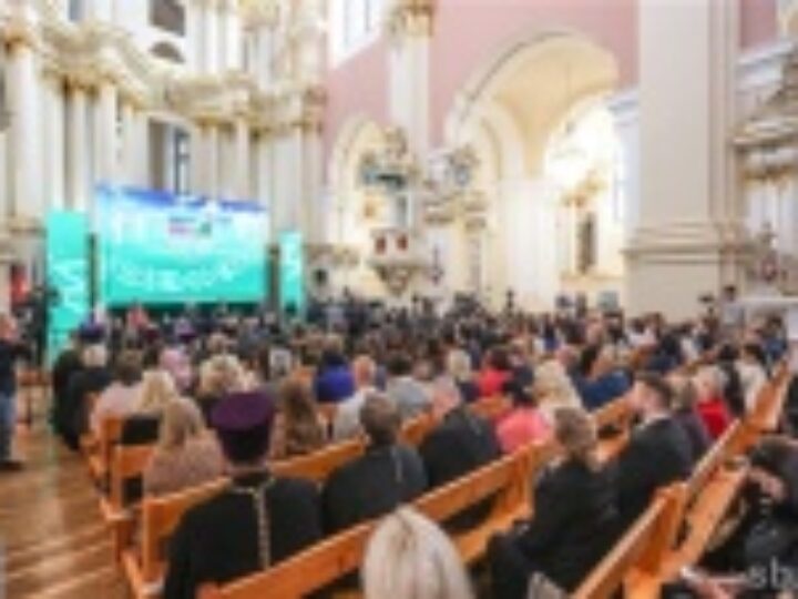 Патриарший экзарх всея Беларуси принял участие в форуме «Разговор о важном: счастливая семья — сильное государство»