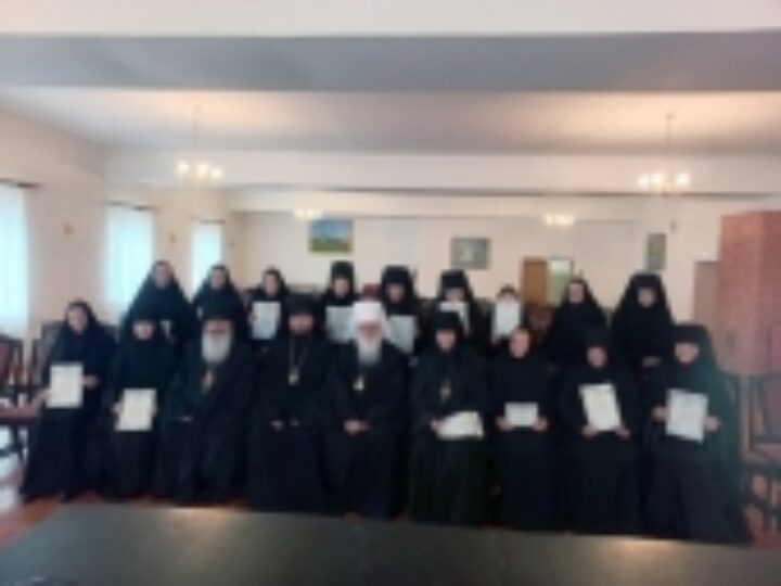 В Новгородской митрополии состоялся первый выпуск слушателей курсов для монашествующих