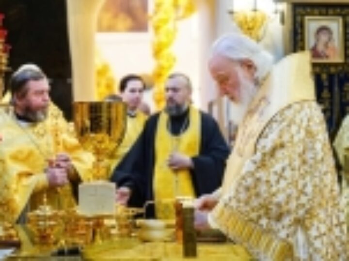 Предстоятель Русской Церкви совершил Литургию в Успенском кафедральном соборе Смоленска