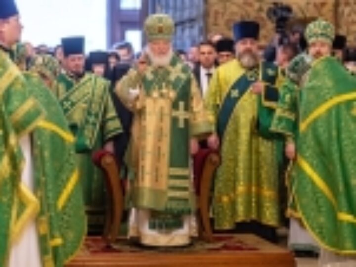В день памяти преподобного Сергия Радонежского Предстоятель Русской Церкви совершил Литургию в Успенском соборе Троице-Сергиевой лавры