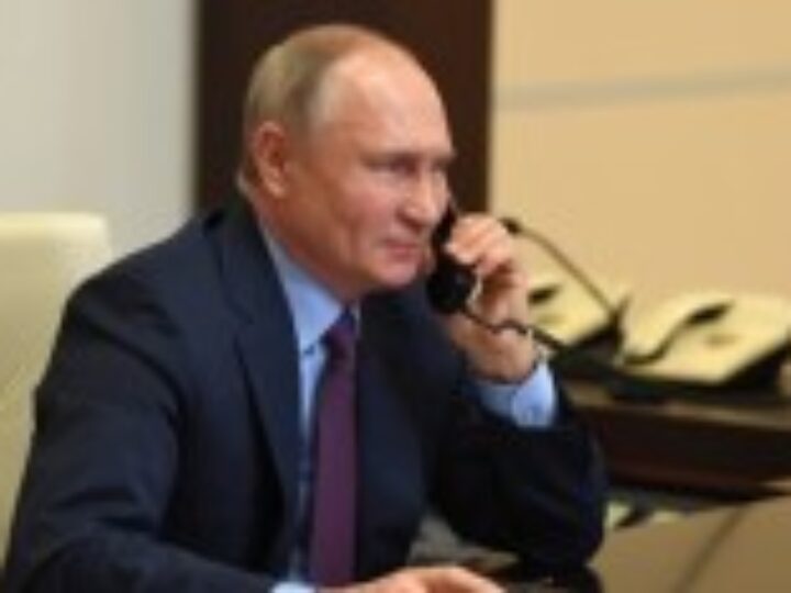 Президент России В.В. Путин поздравил Святейшего Патриарха Кирилла с днем рождения