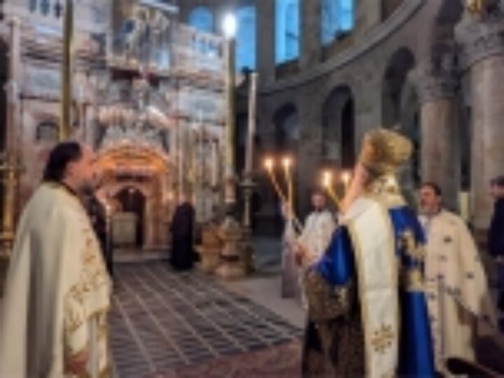 Начальник Русской духовной миссии принял участие в Божественной литургии на Гробе Господнем