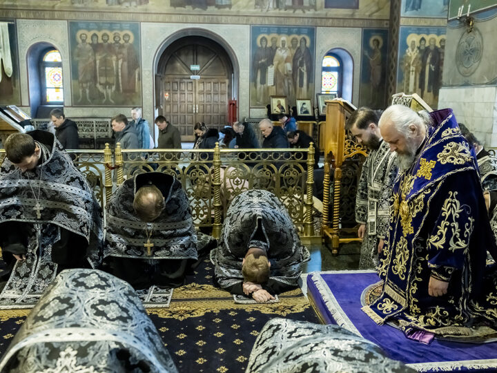 Митрополит Аристарх возглавил утреню с чтением Великого канона в Знаменском соборе