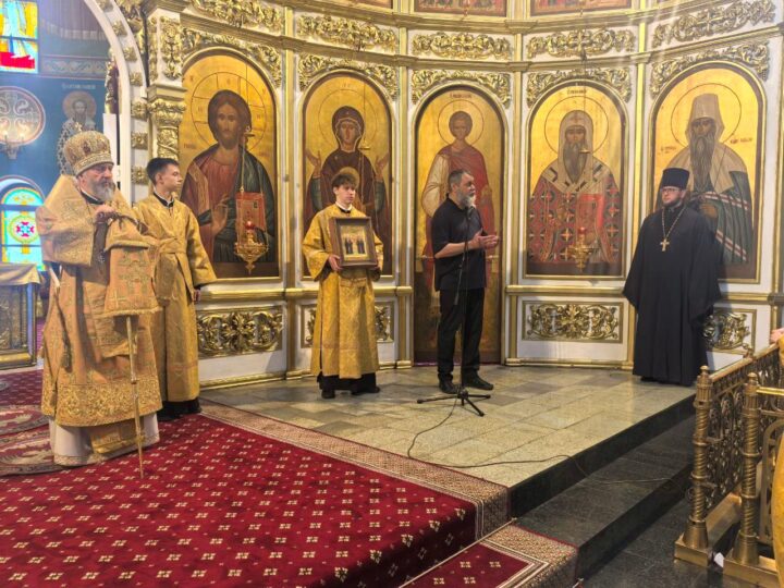 Митрополит Аристарх возглавил воскресные богослужения в Знаменском соборе Кемерова
