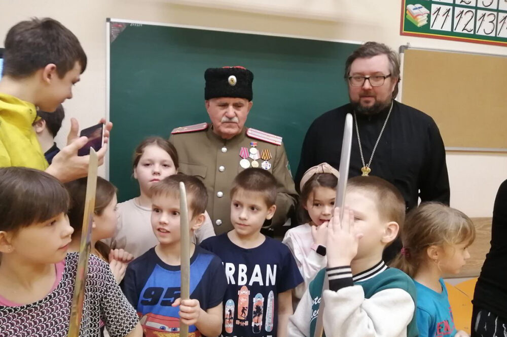 Казачья кадетская дружина посетила пациентов Кузбасского детского противотуберкулёзного санатория