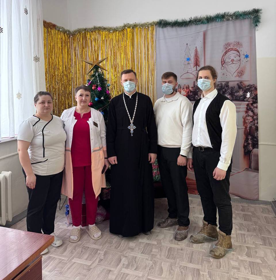 «Рождество Христово для детей Кузбасса»: священнослужители и волонтёры Мариинской епархии приняли участие в благотворительной акции