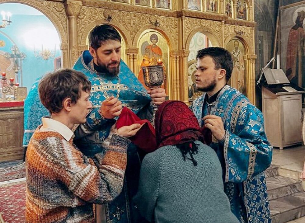 В Кемерове прошла ночная Божественная литургия с участием православной молодёжи