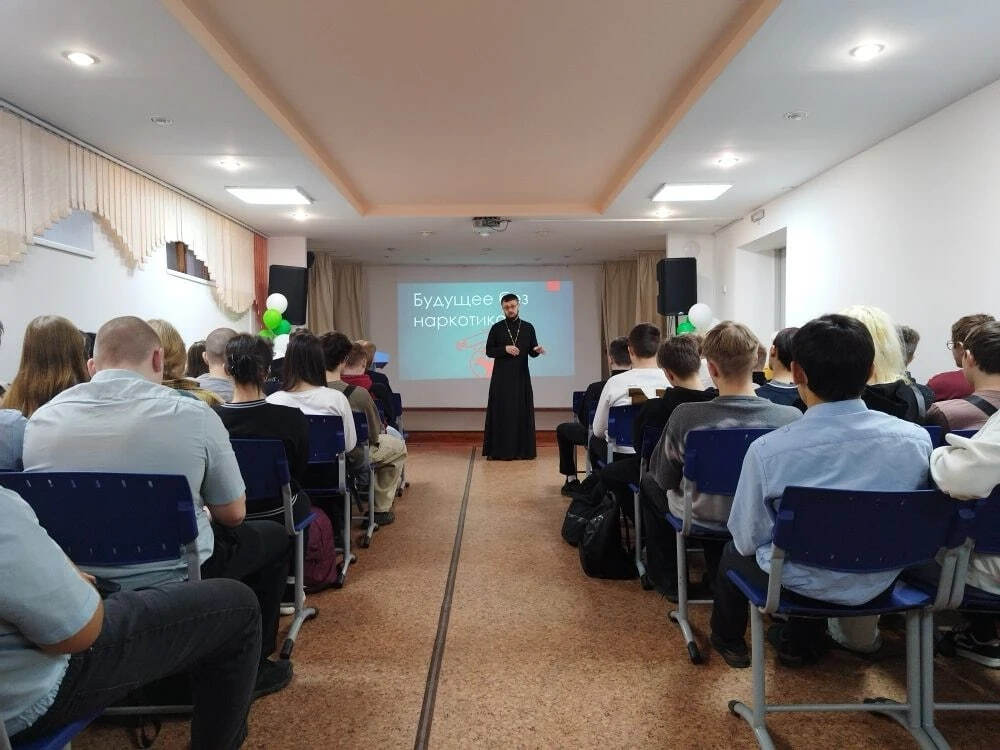 Преподаватель семинарии провёл беседу об аддикциях для студентов колледжа
