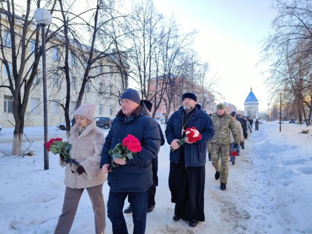 В Осинниках прошёл митинг, посвящённый Дню памяти воинов-интернационалистов