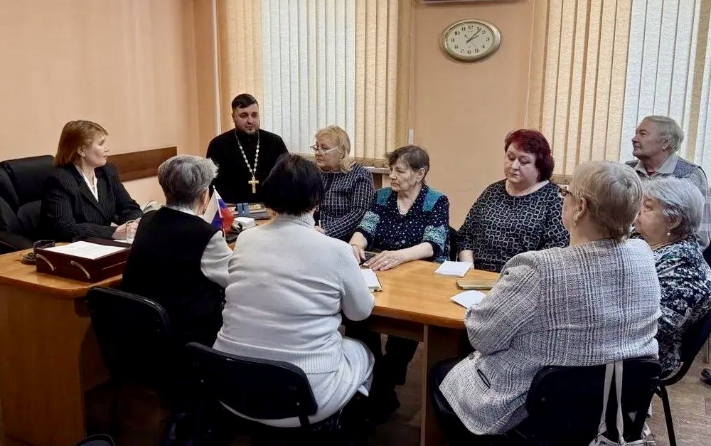 В Белове прошла встреча горожан со священником, посвящённая жизни Церкви