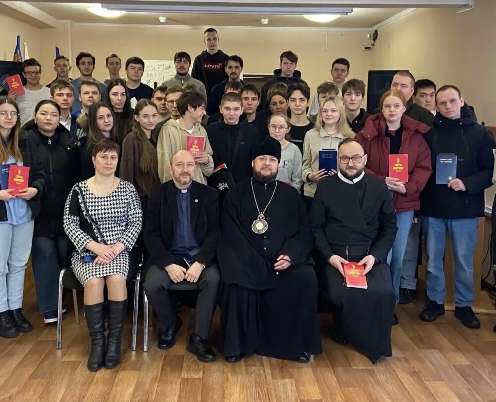 Межконфессиональная встреча со студентами, посвящённая 150-летию Синодального перевода Библии, прошла в Юрге