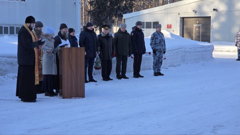 В Новокузнецке почтили память сотрудников ОМОН, погибших при исполнении служебного долга