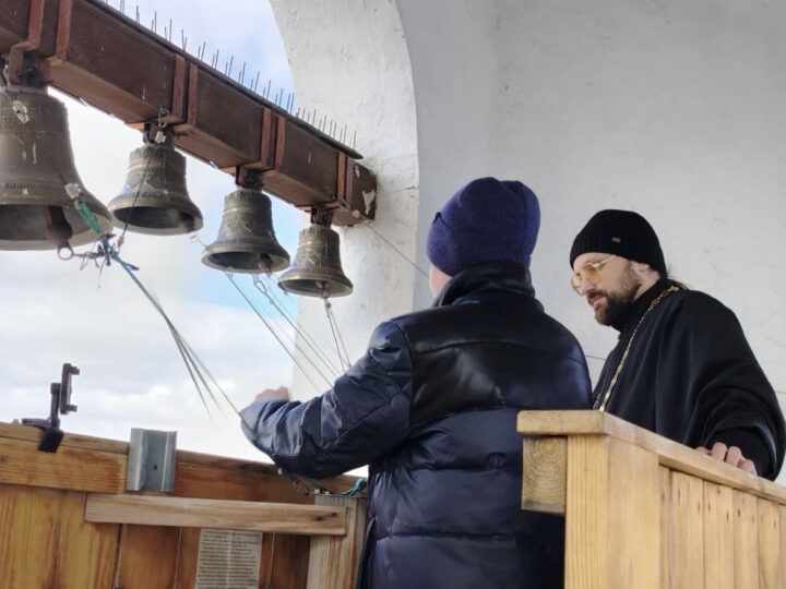 «Звон пасхальных колоколов»: урок звонарского искусства для школьников прошёл в Промышленновском храме