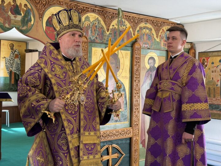 В Великий Четверг епископ Новокузнецкий и Таштагольский Владимир совершил Божественную литургию в храме святого преподобного Сергия Радонежского