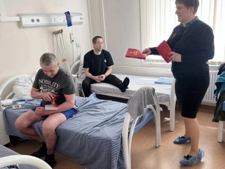 Волонтёры Мариинской епархии посетили военный госпиталь города Юрги