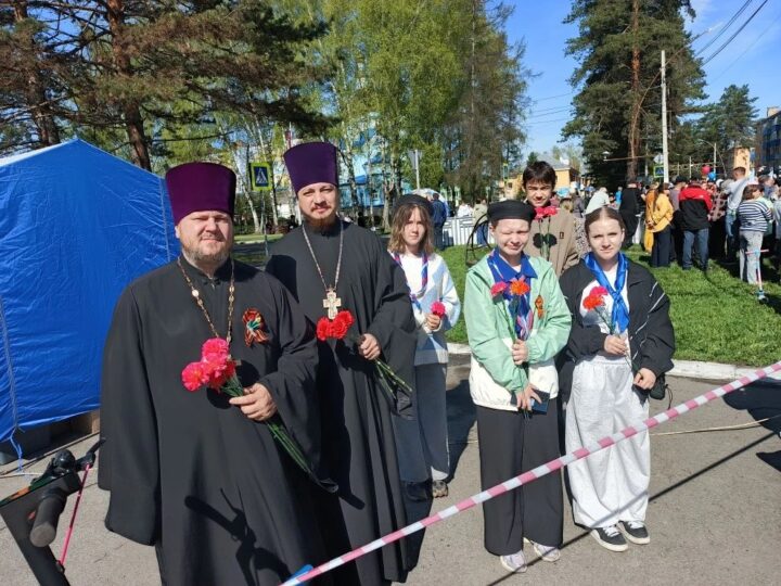 В Мысках прошли мероприятия, посвящённые Дню Победы, с участием духовенства и православных следопытов