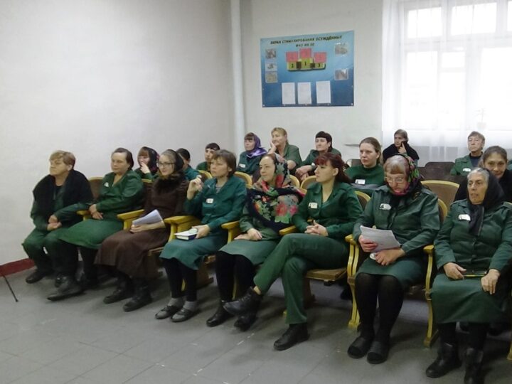 В преддверии Дня Победы социальный работник Мариинской епархии провела беседу в ИК-50 города Юрги