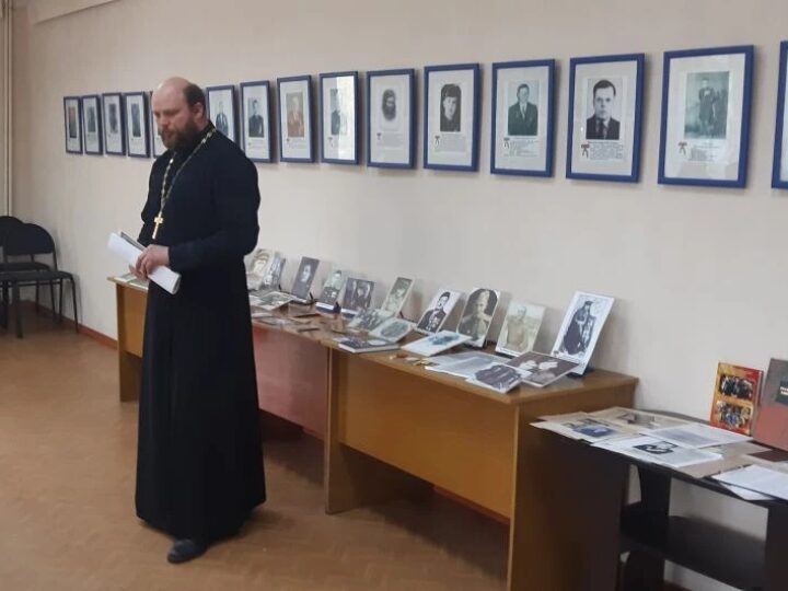 «Нас вновь объединит Победа»: священник принял участие в памятном мероприятии в центральной библиотеке Анжеро-Судженска