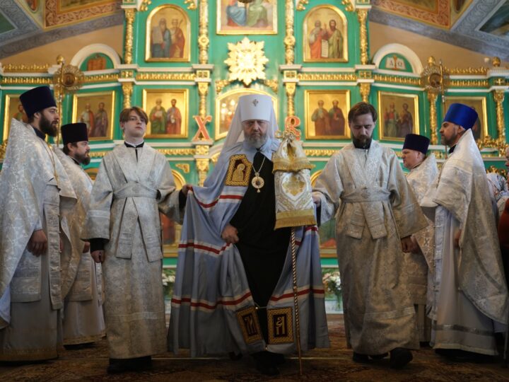 Митрополит Аристарх поздравил Вознесенский приход в Белове с 80-летием с момента основания