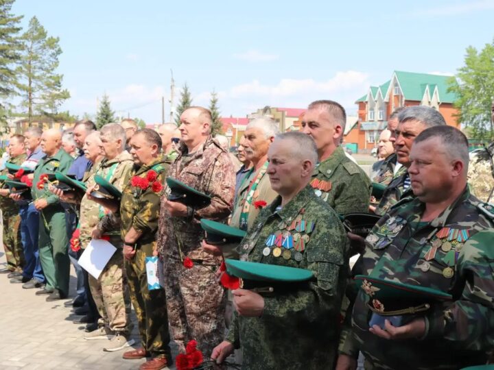 В День пограничника мариинский священник принял участие в торжественном митинге