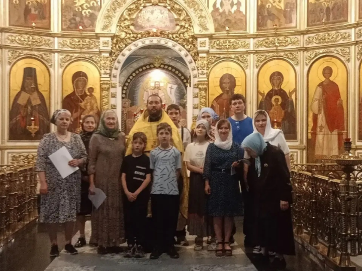 В Знаменском соборе совершили молебен о вразумлении имеющих намерение погубить младенца во чреве