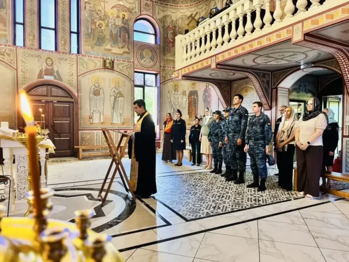 В преддверии дня памяти святого великомученика Феодора Стратилата в кемеровском храме совершили молебен
