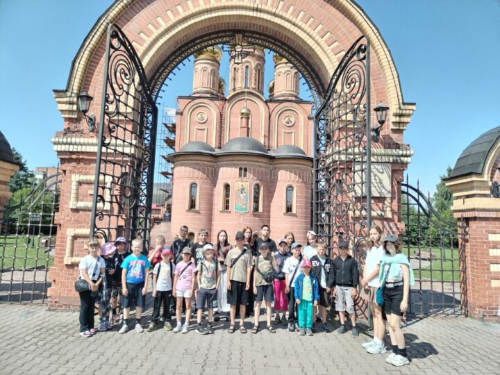Учащиеся осинниковской школы посетили храм Святой Троицы