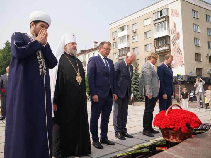 Митрополит Аристарх принял участие в мероприятиях Дня памяти и скорби