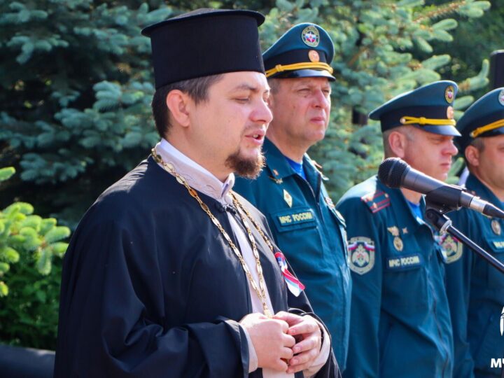 Клирик Кемеровской епархии напутствовал молодых офицеров Главного управления МЧС России по Кемеровской области-Кузбассу