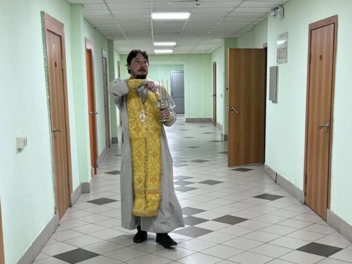 В Новокузнецке освятили помещение исправительного центра