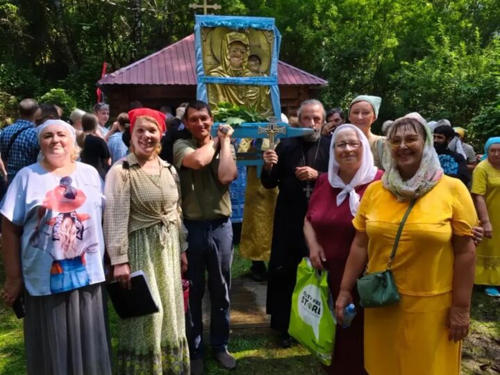 В праздник Казанской иконы Богородицы в селе Усть-Серта прошёл традиционный крестный ход
