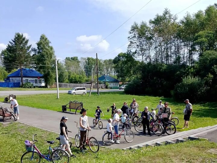 В Итатском прошёл семейный велоквест, посвящённый Дню семьи, любви и верности